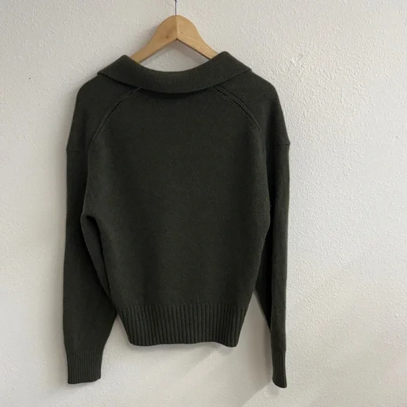 Everlane Dark Green V-Neck recycled cashmere Sweater size medium - Picture 2 of 6
